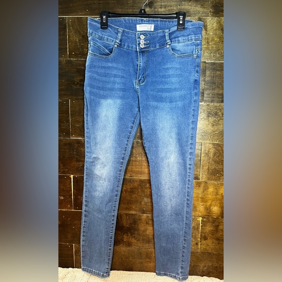 Women's Celebrity Ace High Rise Skinny Jeans - Picture 1 of 3